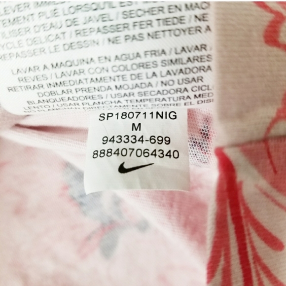 SOLD Nike crop top - Picture 8 of 8